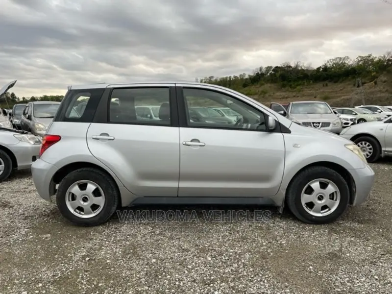 Toyota IST 2003 Silver