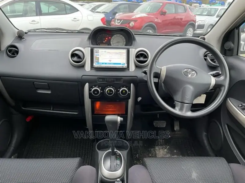 Toyota IST 2003 Silver