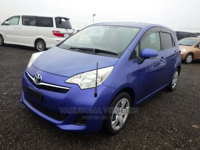 Toyota Ractis 2011 Blue