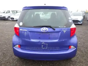 Toyota Ractis 2011 Blue