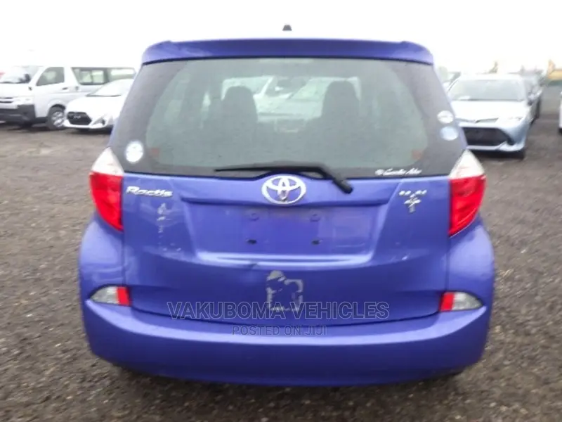 Toyota Ractis 2011 Blue