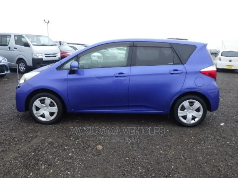 Toyota Ractis 2011 Blue