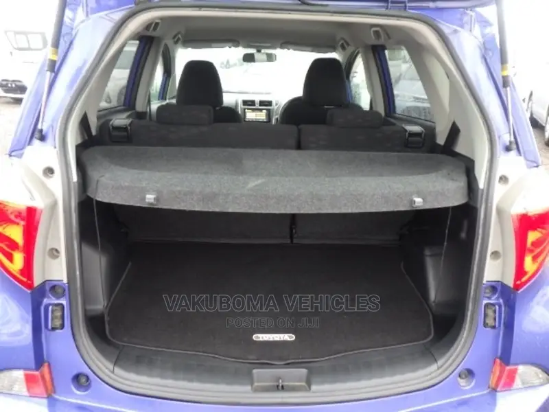 Toyota Ractis 2011 Blue