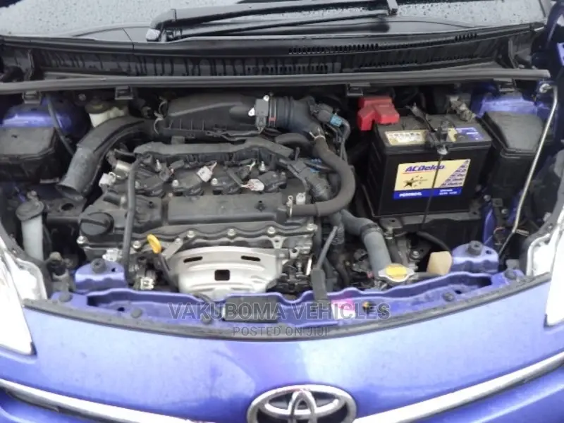 Toyota Ractis 2011 Blue