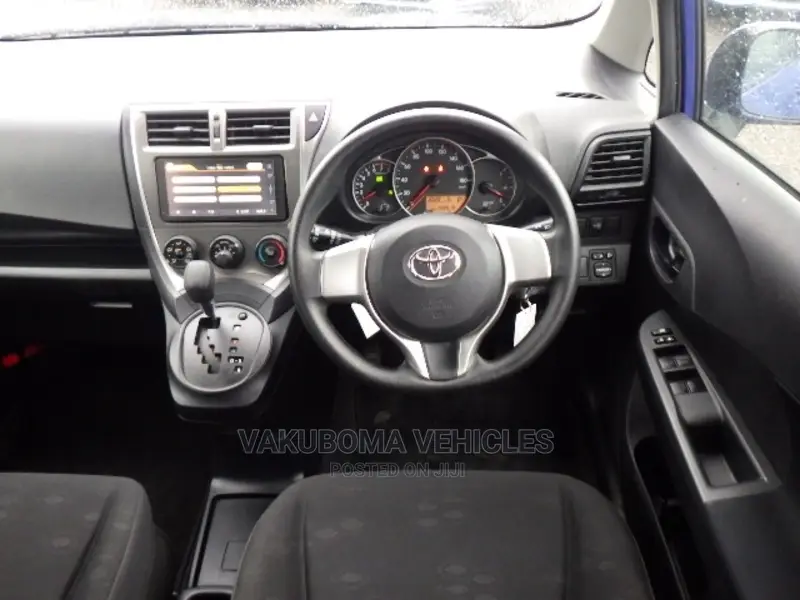 Toyota Ractis 2011 Blue
