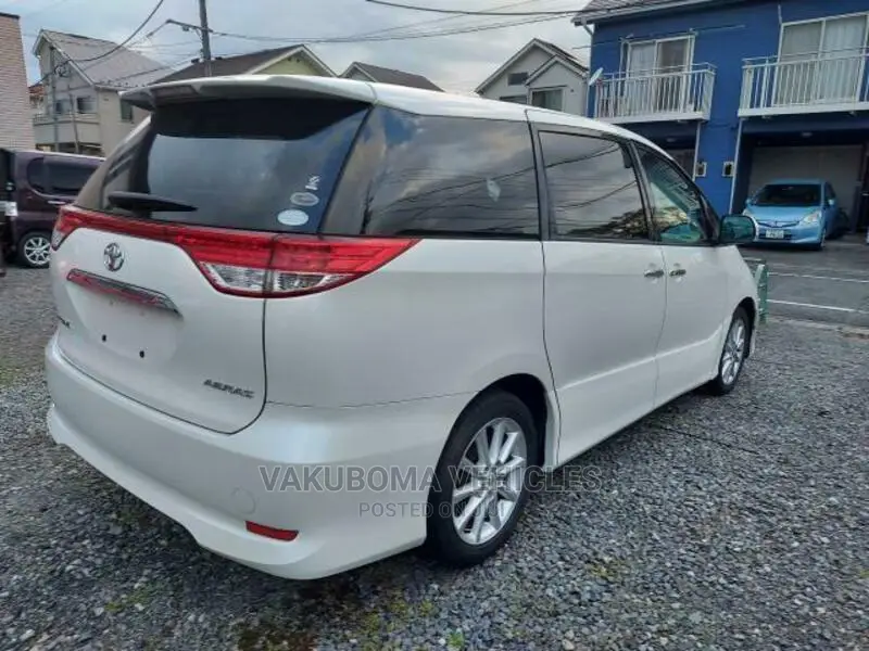 Toyota Estima 2009 White