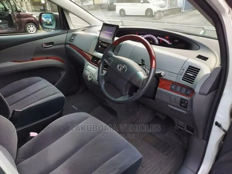Toyota Estima 2009 White