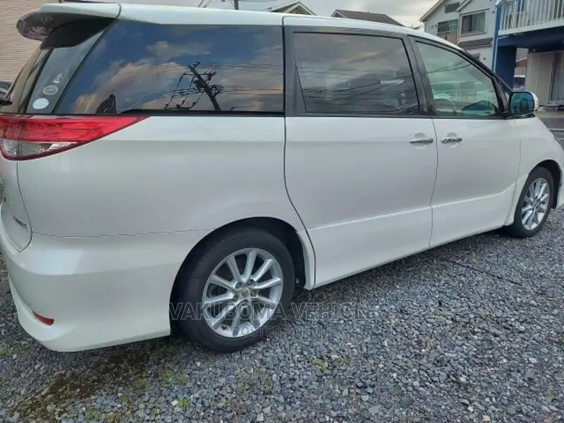 Toyota Estima 2009 White