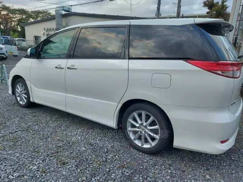 Toyota Estima 2009 White