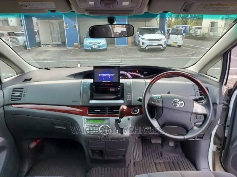 Toyota Estima 2009 White