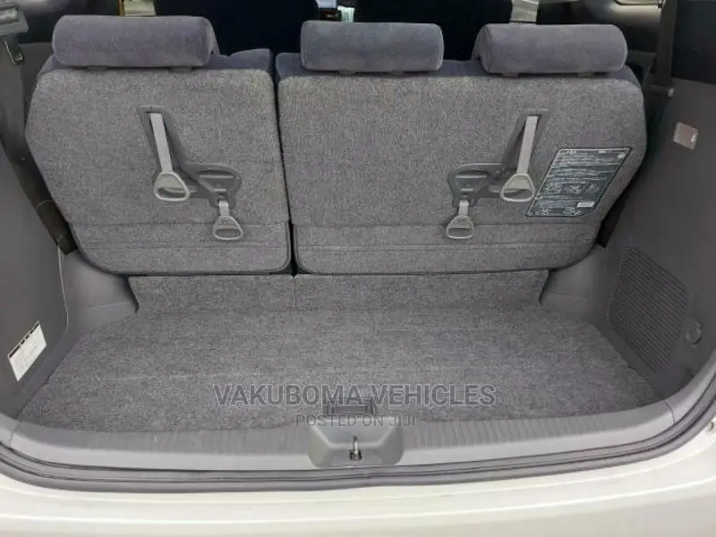 Toyota Estima 2009 White