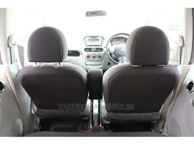 Mitsubishi Minica 2006 Silver