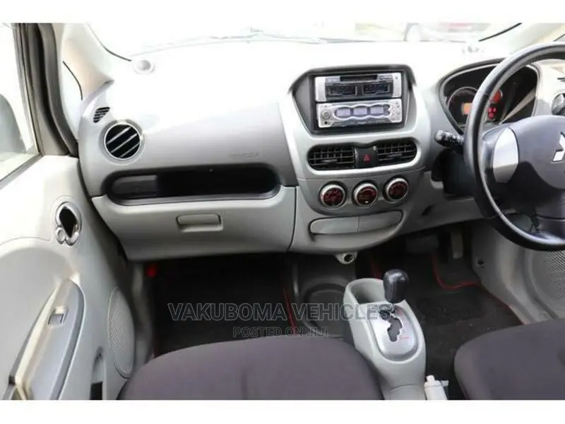 Mitsubishi Minica 2006 Silver