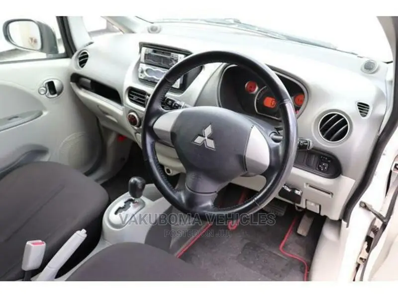 Mitsubishi Minica 2006 Silver