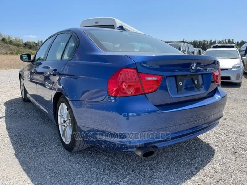 BMW 320i 2011 Blue