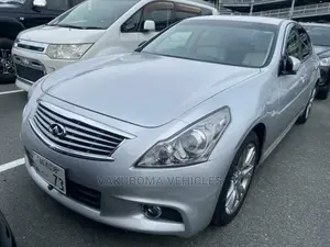 Nissan Skyline 2013 Silver