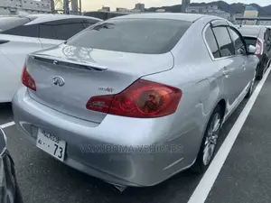 Nissan Skyline 2013 Silver