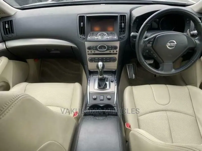 Nissan Skyline 2013 Silver