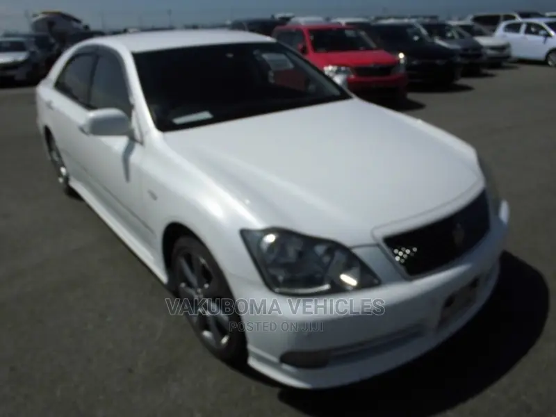 Toyota Crown 2004 White