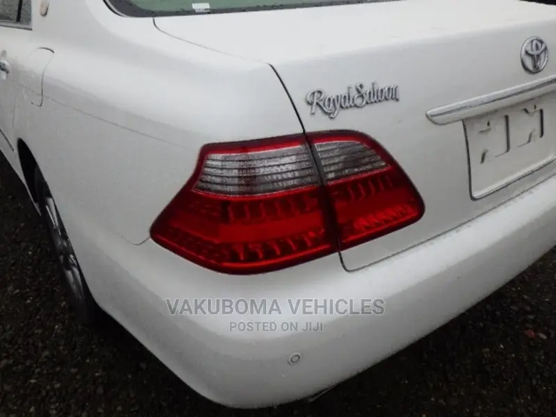 Toyota Crown 2007 White