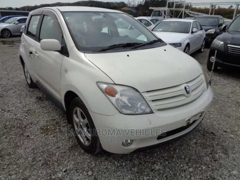 Toyota IST 2002 White