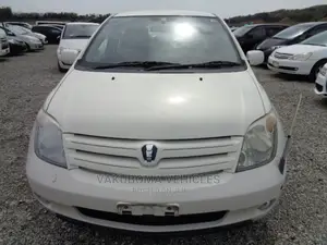 Toyota IST 2002 White