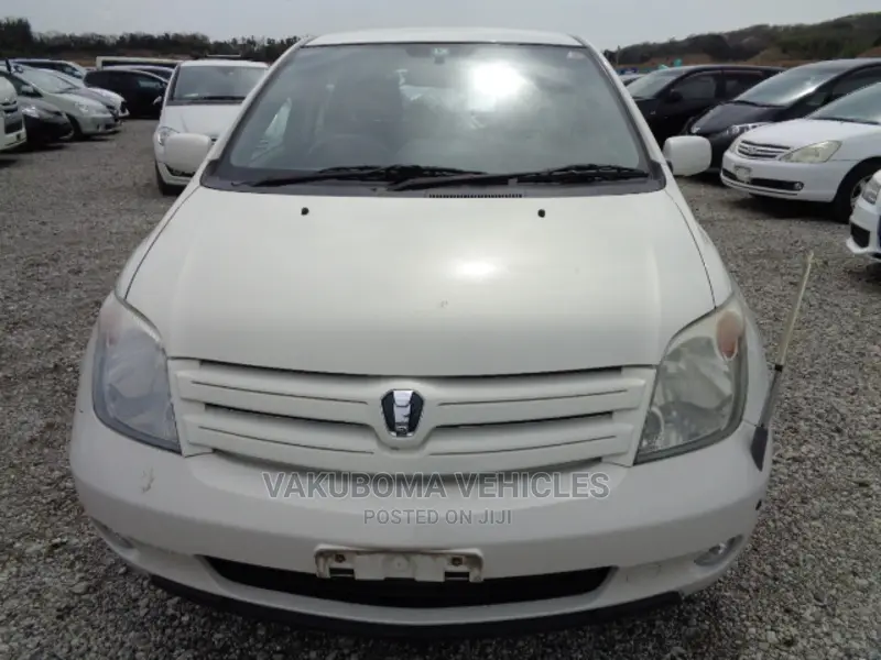 Toyota IST 2002 White