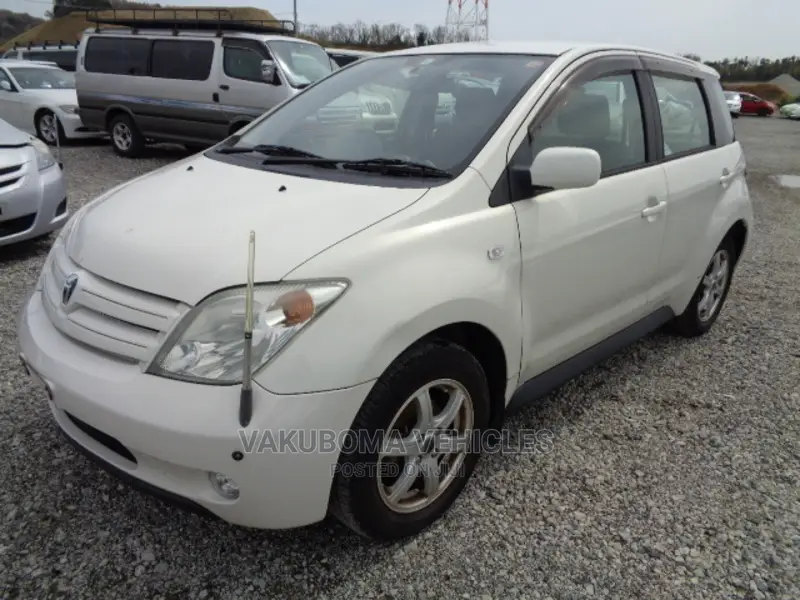 Toyota IST 2002 White