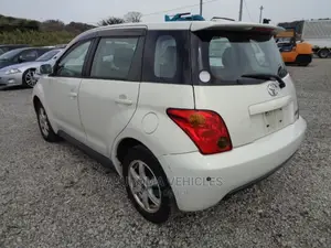 Toyota IST 2002 White