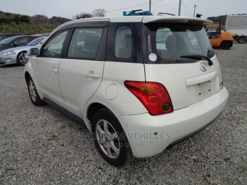 Toyota IST 2002 White