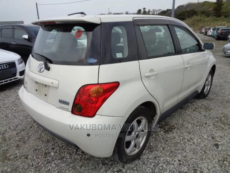 Toyota IST 2002 White