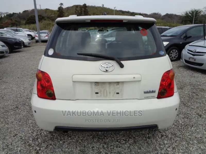 Toyota IST 2002 White
