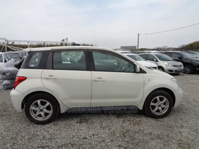 Toyota IST 2002 White