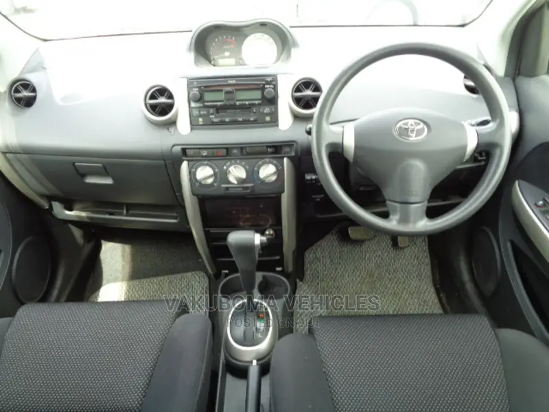 Toyota IST 2002 White