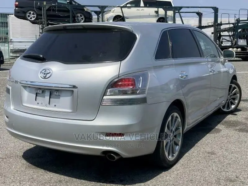 Toyota Mark X Zio 2011 Silver