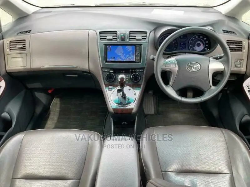 Toyota Mark X Zio 2011 Silver