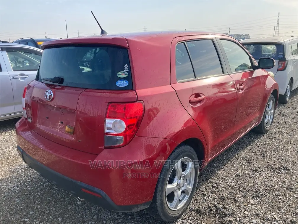 Toyota IST 2009 Red