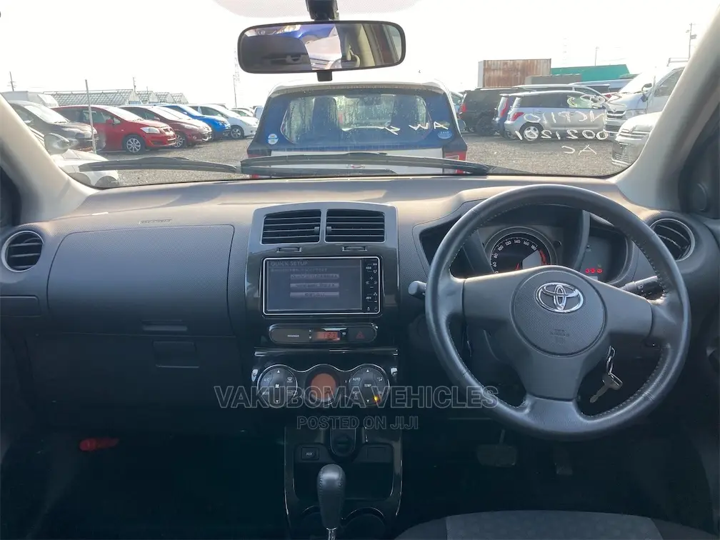 Toyota IST 2009 Red