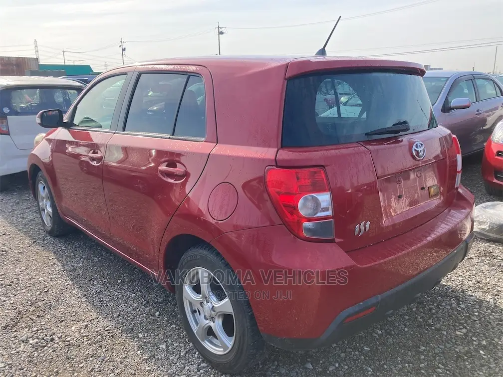 Toyota IST 2009 Red