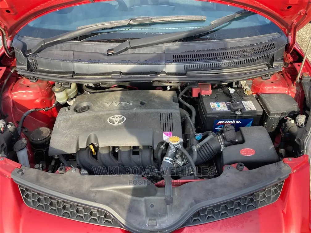 Toyota IST 2009 Red