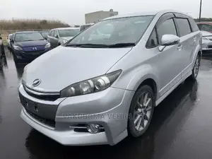 Toyota Wish 2013 Silver