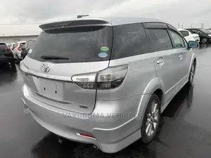 Toyota Wish 2013 Silver