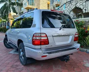 Toyota Land Cruiser 2005 Silver