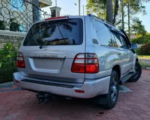 Toyota Land Cruiser 2005 Silver