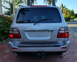 Toyota Land Cruiser 2005 Silver