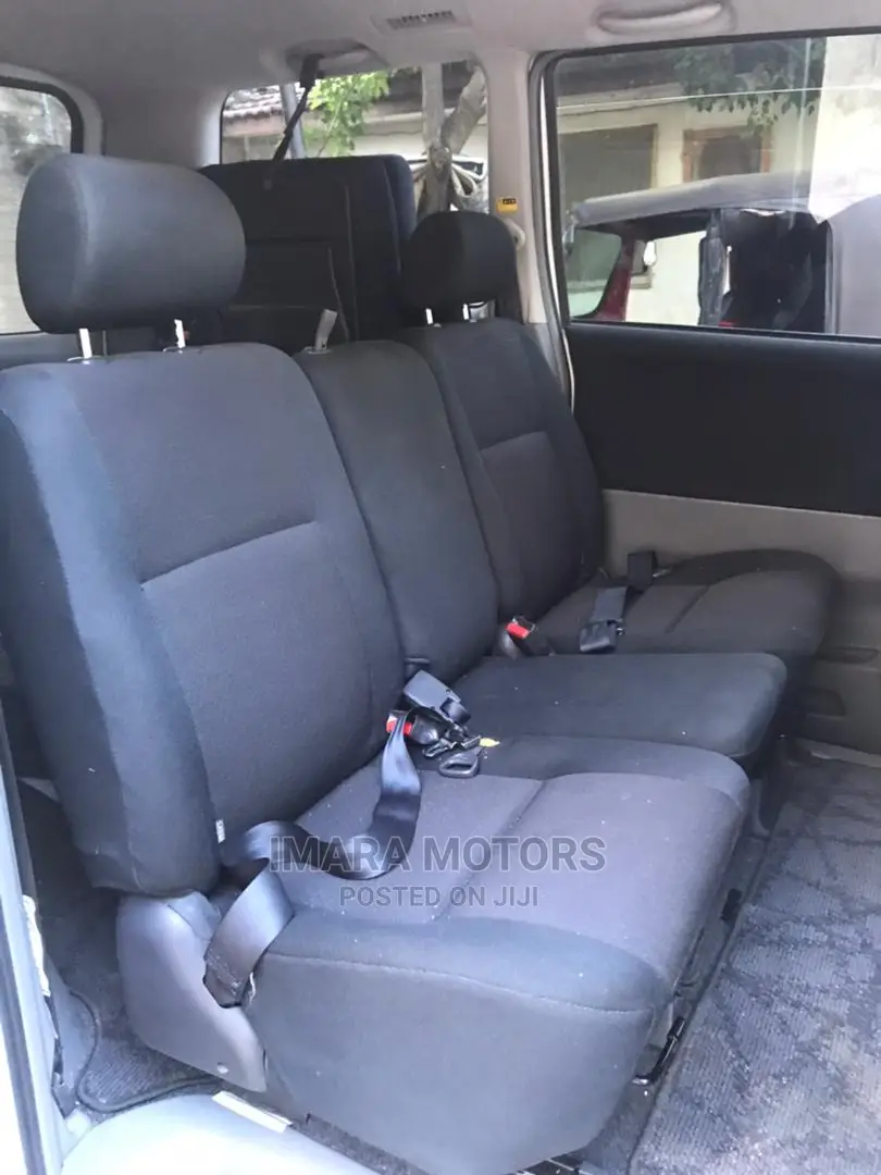 Toyota Noah 2005 White