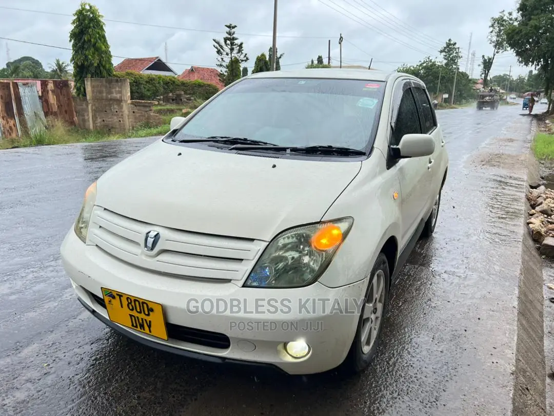 Toyota IST 2004 White