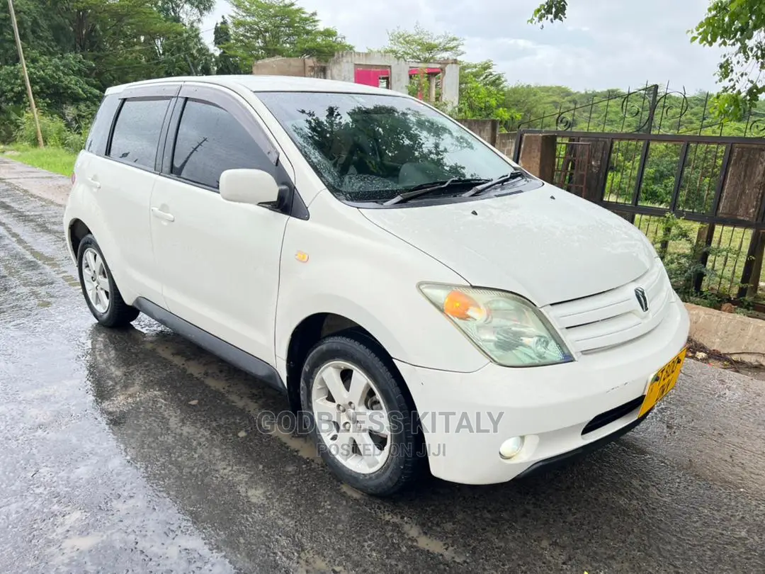 Toyota IST 2004 White