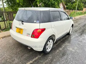 Toyota IST 2004 White