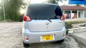 Toyota Porte 2005 Silver